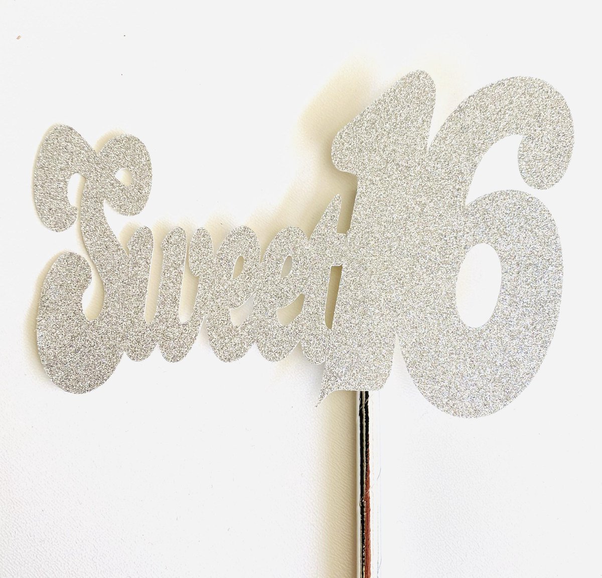 Taarttopper| Cake topper | Verjaardag| Sweet Sixteen 16 | Zilver glitter|14 cm| karton